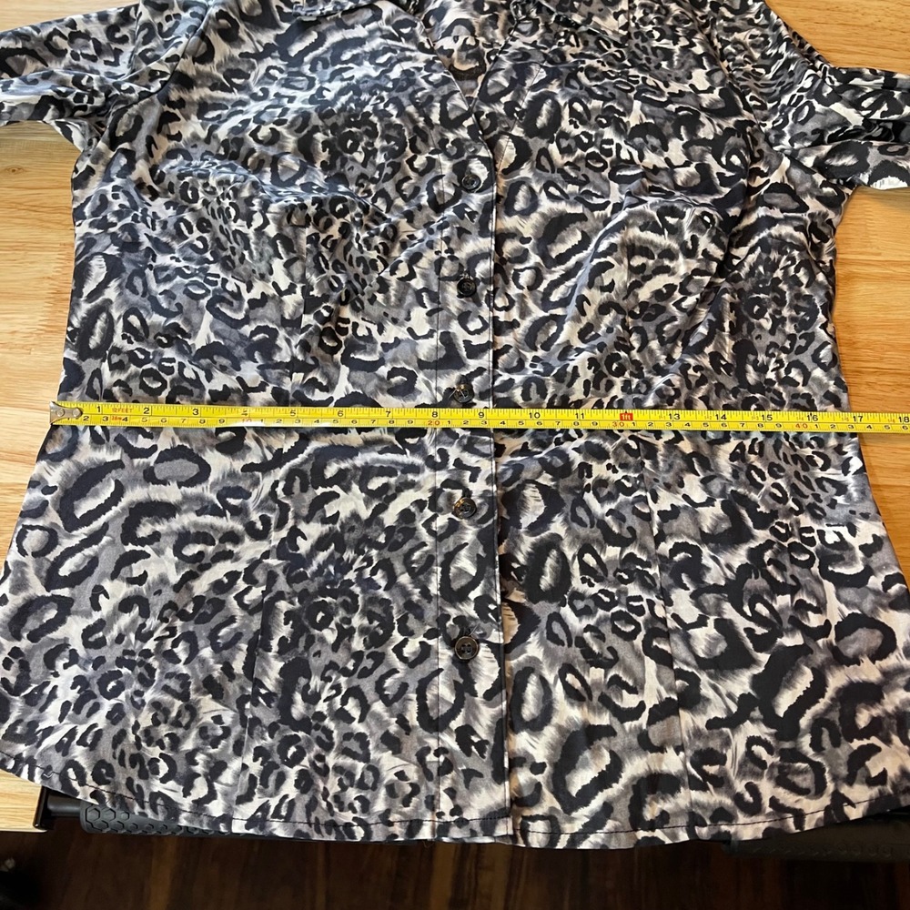 Alfani Womens‎ Gray Black Leopard Print Button Down Shirt Blouse Size 8 Cotton - Picture 8 of 10